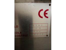 Borospalackokhoz való dugózó gép, Enolta Mini típus