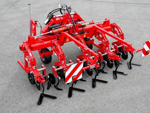 EINBÖCK CHOPSTAR-TITAN mulcskultivátorral újszerű megoldást mutatunk be a magas szervesanyag-tartalmú Min-Till és Strip-Till talajművelési rendszerekhez: precíz kapálás, egészen közel a növénysorhoz. EINBÖCK CHOPSTAR-TITAN mulcskultivátorral újszerű megoldást mutatunk be a magas szervesanyag-tartalmú Min-Till és Strip-Till talajművelési rendszerekhez: precíz kapálás, egészen közel a növénysorhoz.