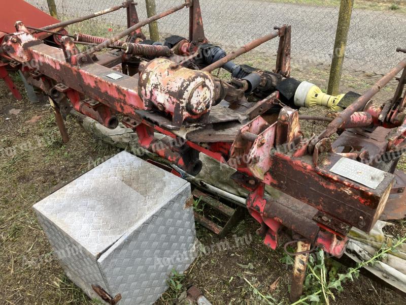 Fortschritt E 302 RK 4 dobos asztal
