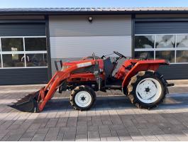 Kubota GL-21 homlokrakodós japán kistraktor / traktor / homlokrakodó (gyárilag homlokrakodóval szerelt)