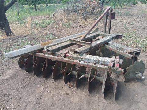 MTZ 80 tárcsa, függesztett V, 20 soros keresi gazdáját