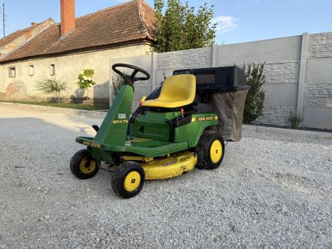John Deere SRX 75 fűnyíró traktor