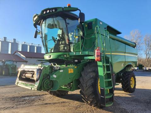 John Deere S670i összkerékhajtásos kombájn ProDrive 30km/h váltós