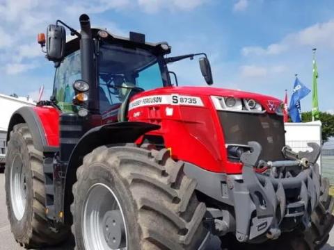Massey Ferguson MF 8735 S DYNA VT Full felszereltségű traktor eladó Massey Ferguson MF 8735 S DYNA VT Full felszereltségű traktor eladó