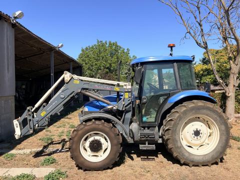 New Holland TD95D (2922 üzemóra!), 1. tulajdonostól, homlokrakodóval New Holland TD95D (2922 üzemóra!), 1. tulajdonostól, homlokrakodóval