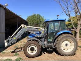 New Holland TD95D (2922 üzemóra!), 1. tulajdonostól, homlokrakodóval