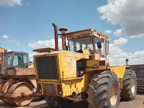 Rába-Steiger 360 traktor cummins motorral,  igény esetén munkaeszközeivel
