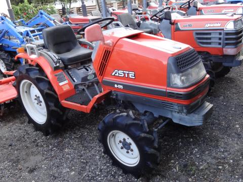 Kubota A175 japán kistraktor talajmaróval Kubota A175 japán kistraktor talajmaróval