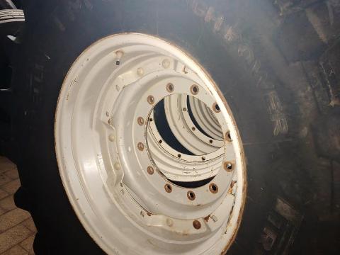 600/70R28 Pirelli szerelt kerék Ferguson felni