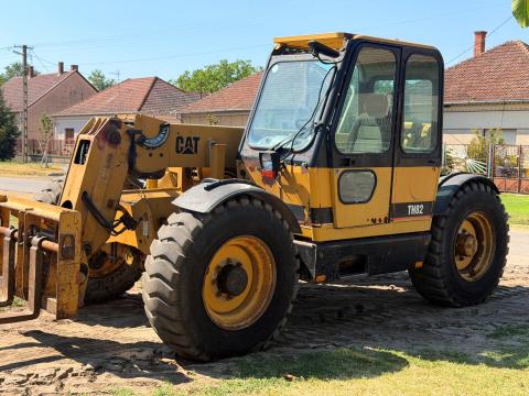 CAT Caterpillar TH82 teleszkópos rakodógép CAT Caterpillar TH82 teleszkópos rakodógép