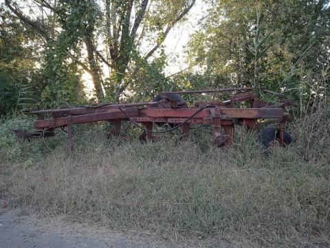 Négyfejes középmélyszántó ágyeke, féligfüggesztett