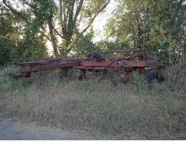 Négyfejes középmélyszántó ágyeke, féligfüggesztett