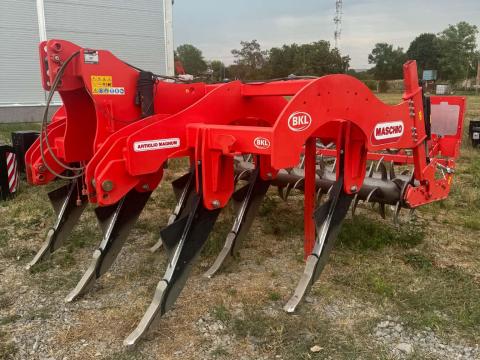 Maschio Gaspardo Artiglio Magnum 300/7 Demo talajlazító Maschio Gaspardo Artiglio Magnum 300/7 Demo talajlazító