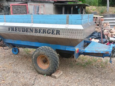 Szüretelő kocsi 2500 kg
