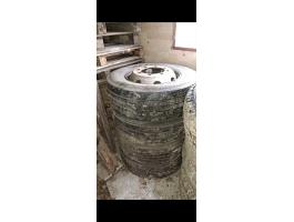 Eladó 285/70 R19.5 kamion kerekek 8lyukas felnivel