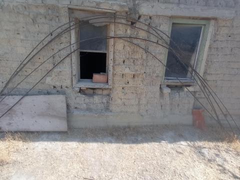 4 db, kb. 6 méteres ívbe hajlított betonvas szál Kiskunfélegyházán 4 db, kb. 6 méteres ívbe hajlított betonvas szál Kiskunfélegyházán