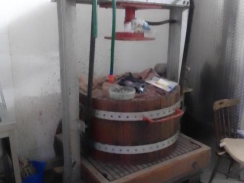 Elektro-hidraulikus szőlőprés Elektro-hidraulikus szőlőprés