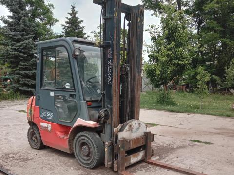 Toyota targonca 2,5 tonna teherbírású, tripplex tornyos Toyota targonca 2,5 tonna teherbírású, tripplex tornyos