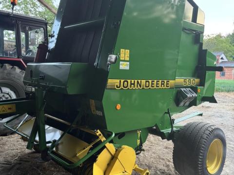 John Deere 590