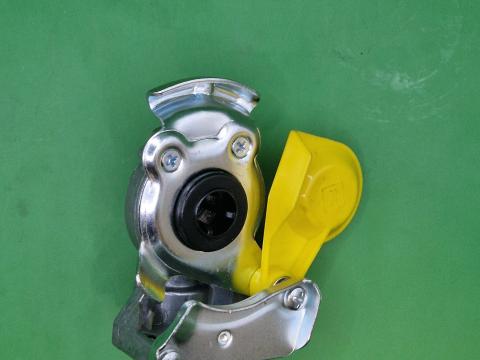 00820203 – LÉGFÉK SÁRGA CSATLAKOZÓ (SZELEP NÉLKÜL) M22X1,5 AM., KÉSZLETEN, KEDVEZŐ ÁRON! 00820203 – LÉGFÉK SÁRGA CSATLAKOZÓ (SZELEP NÉLKÜL) M22X1,5 AM., KÉSZLETEN, KEDVEZŐ ÁRON!