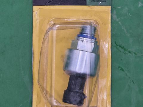 RE204264 – JOHN DEERE OLAJNYOMÁS SZENZOR OE., KÉSZLETEN, KEDVEZŐ ÁRON! 