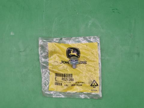 R521390 – JOHN DEERE CSAVAR M8X12 OE., KÉSZLETEN, KEDVEZŐ ÁRON! 