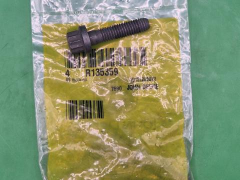 R135359 // TR135359 – JOHN DEERE KIPUFOGÓ CSAVAR OE., KÉSZLETEN, KEDVEZŐ ÁRON! 