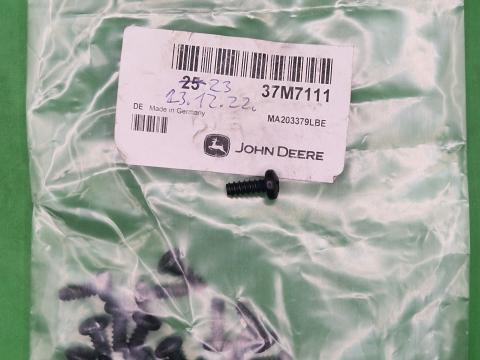 37M7111 – JOHN DEERE CSAVAR OE., KÉSZLETEN, KEDVEZŐ ÁRON! 