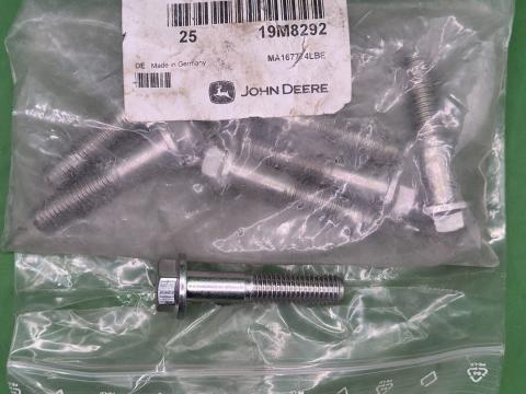 19M8292 – JOHN DEERE CSAVAR OE., KÉSZLETEN, KEDVEZŐ ÁRON! 