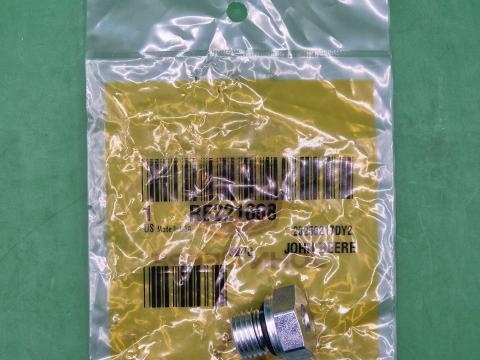 RE221608 – JOHN DEERE CSAVAR OE., KÉSZLETEN, KEDVEZŐ ÁRON! 