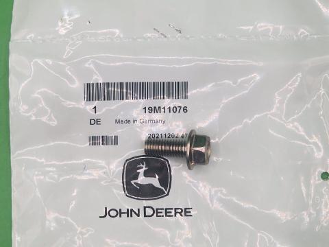 19M11076 – JOHN DEERE CSAVAR OE., KÉSZLETEN, KEDVEZŐ ÁRON! 