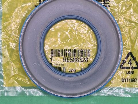 RE588328 – JOHN DEERE SZIMERING OE., KÉSZLETEN, KEDVEZŐ ÁRON! 