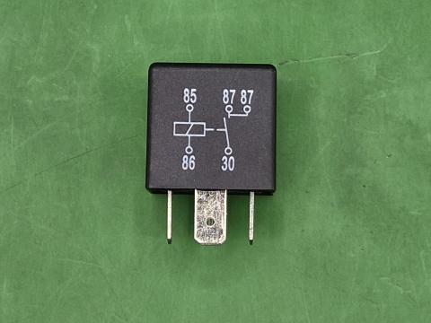 4RA 933 791-161 – HELLA RELÉ AM., KÉSZLETEN, KEDVEZŐ ÁRON! 4RA 933 791-161 – HELLA RELÉ AM., KÉSZLETEN, KEDVEZŐ ÁRON!
