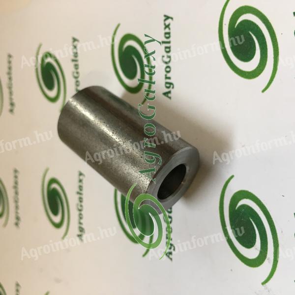 R73783 JOHN DEERE Távtartó