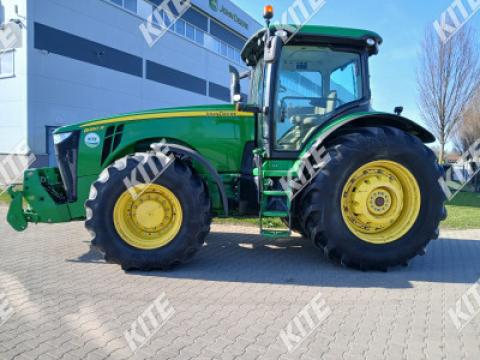 John Deere 8260R