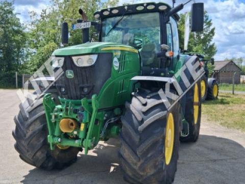 John Deere 6215R