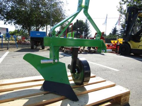 Eke 1 fejes, 25cm fogás szélességű, 10-18 LE kistraktorhoz Eke 1 fejes, 25cm fogás szélességű, 10-18 LE kistraktorhoz