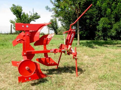 Eke 1 fejes, 25cm fogás szélességű, 10-18 LE kistraktorhoz, váltvaforgatós, AGRIZAN Eke 1 fejes, 25cm fogás szélességű, 10-18 LE kistraktorhoz, váltvaforgatós, AGRIZAN