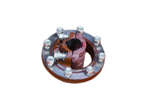 MTZ hátsó kerékagy komplett + tőcsavar + anya MTZ hátsó kerékagy komplett + tőcsavar + anya