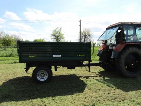 Pótkocsi egytengelyes 3 tonnás, TanAgro, magasítóval, légfékkel, 3 oldalra billenős Pótkocsi egytengelyes 3 tonnás, TanAgro, magasítóval, légfékkel, 3 oldalra billenős