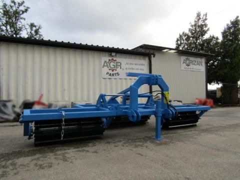 Aprítóhenger függesztett 4 méteres, 500mm hengerrel, hidraulikusan csukható, (frontra is) Aprítóhenger függesztett 4 méteres, 500mm hengerrel, hidraulikusan csukható, (frontra is)