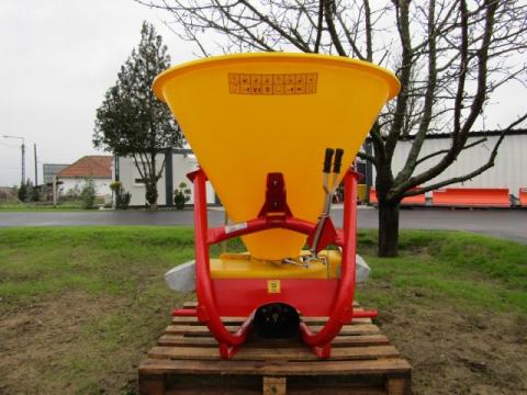 Műtrágyaszóró 1 tárcsás, (300-350 literes) műanyag tölcséres, gyümölcsös adapterrel Műtrágyaszóró 1 tárcsás, (300-350 literes) műanyag tölcséres, gyümölcsös adapterrel