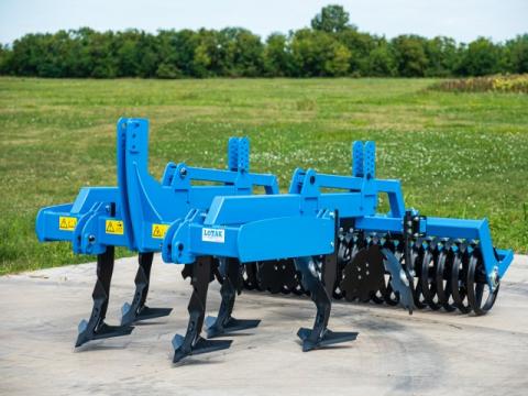 Szántóföldi kultivátor - Grubber, függesztett, 2 m, 5 késes bedobótárcsával, ékgyűrűs hengerrel Szántóföldi kultivátor - Grubber, függesztett, 2 m, 5 késes bedobótárcsával, ékgyűrűs hengerrel