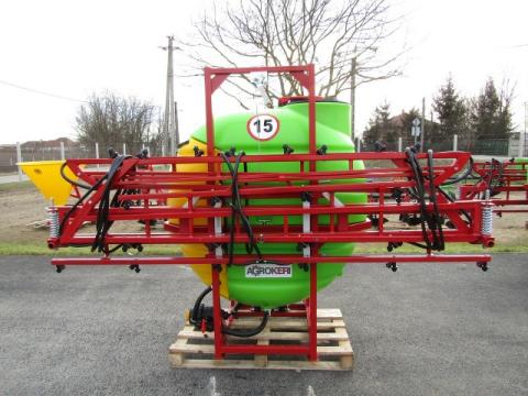 Permetező 800 literes szántóföldi, 15 méteres kerettel Permetező 800 literes szántóföldi, 15 méteres kerettel