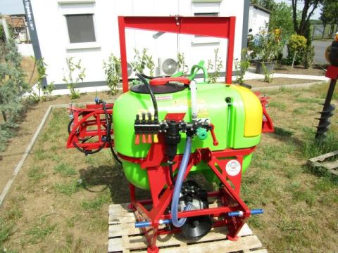 Permetező 200 literes szántóföldi, 8 méteres kerettel Permetező 200 literes szántóföldi, 8 méteres kerettel