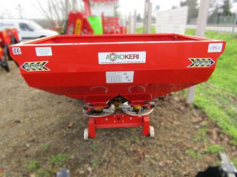 Műtrágyaszóró 2 tárcsás, hidr. nyitás-zárás (1000 literes) kardántengellyel és védőponyvával, Growmak