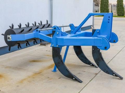 3 késes altalajlazító + rögtörőhenger ( mélylazító) 3 késes altalajlazító + rögtörőhenger ( mélylazító)