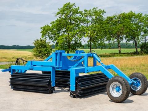 Aprítóhenger vontatott 4 méteres, 700mm hengerrel, vízzel tölthető