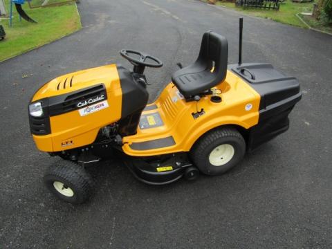 Fűnyíró traktor, fűgyűjtős, CUB CADET LT1 NR92 Fűnyíró traktor, fűgyűjtős, CUB CADET LT1 NR92