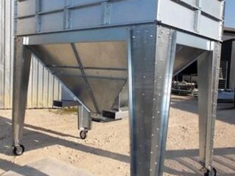 Pozostałe Trichter 1,5m3, Behälter bei Umladearbeiten